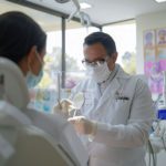 Dentiste ou chirurgien-dentiste : formation, qualités et différences avec un médecin